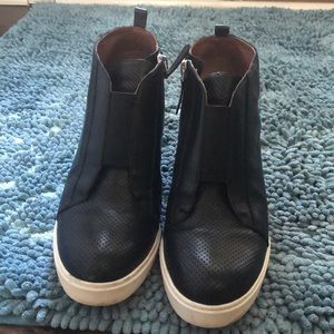 Linea Paolo Wedge Sneaker size 8